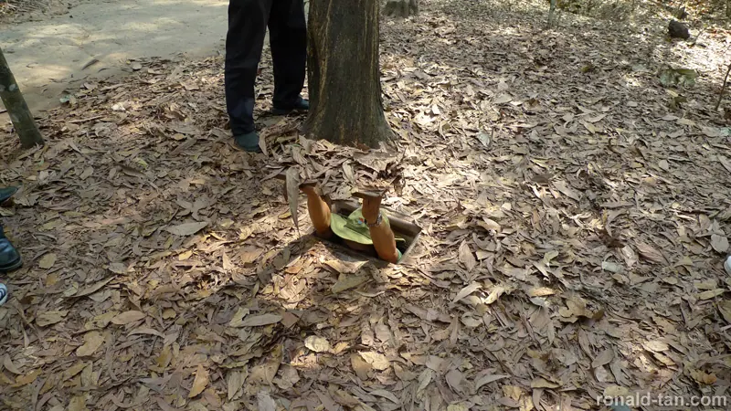 1 Day Cao Dai Temple & Cu Chi Tunnels Tour