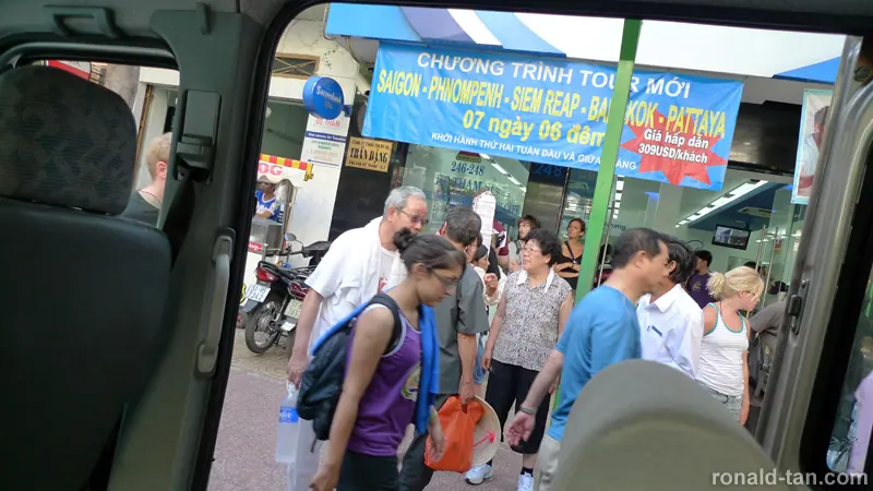 1 Day Cao Dai Temple & Cu Chi Tunnels Tour